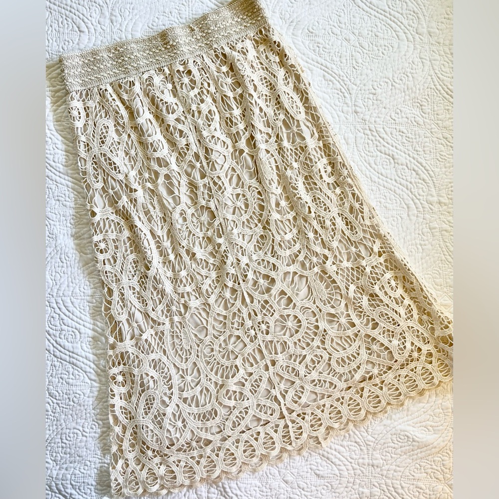 Cream lace midi skirt fully lined 🤍